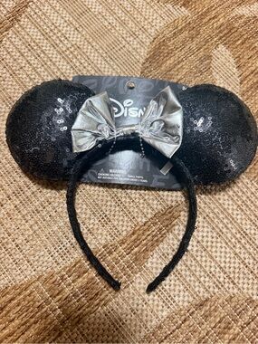 DISNEY Black Sequin Mickey Minnie Ear Headband with Silver Bow - Halloween!!